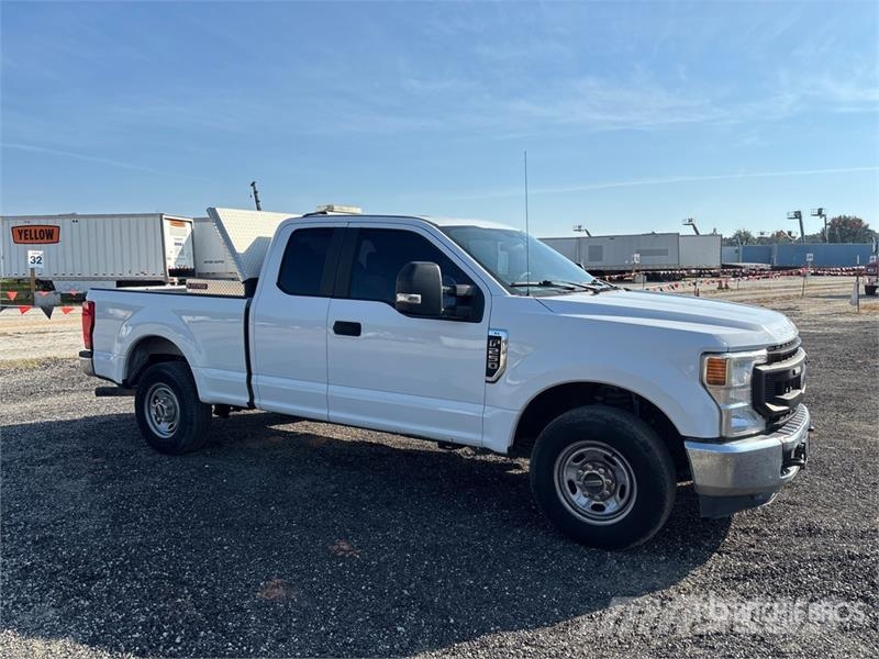 Ford F-250 XL 4x2 Extended Cab Pickup أخرى