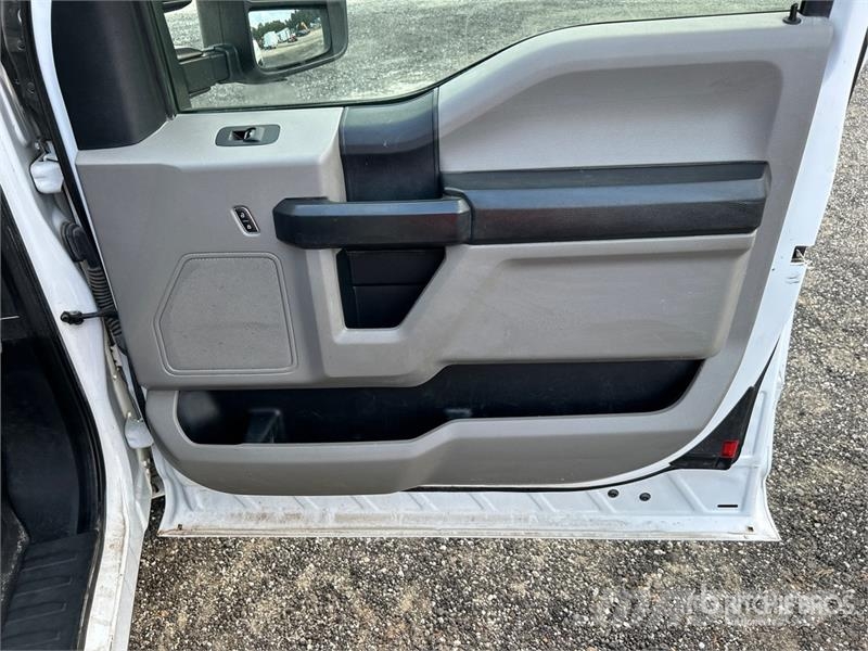 Ford F-250 XL 4x2 Extended Cab Pickup Anders