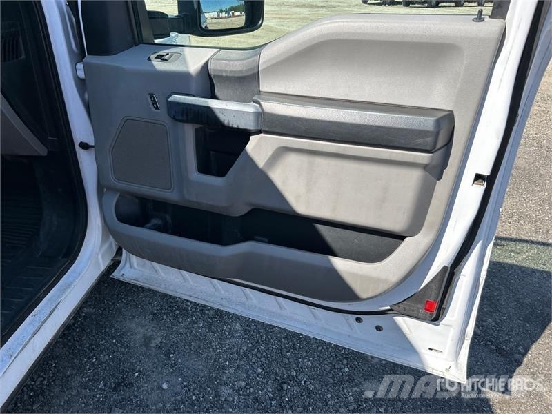 Ford F-250 XL 4x2 Extended Cab Pickup Ostalo