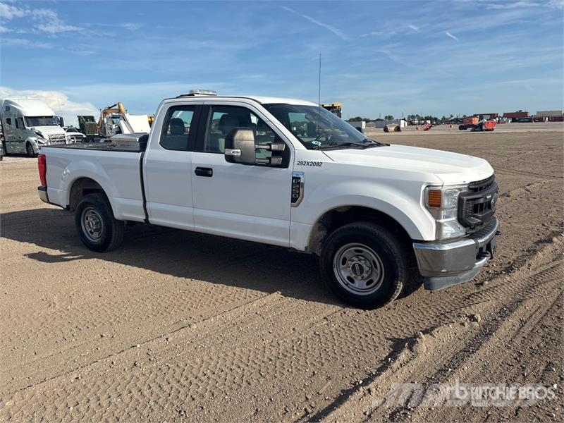 Ford F-250 XL 4x2 Extended Cab Pickup Otros