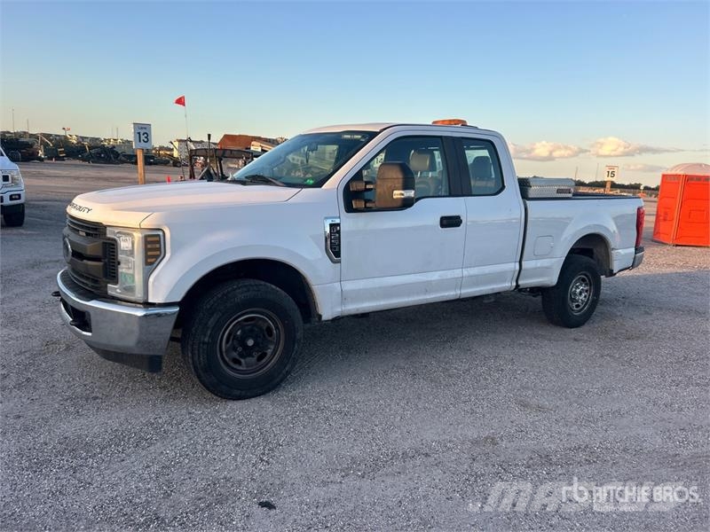 Ford F-250 XL 4x2 Extended Cab Pickup Furgoni altro