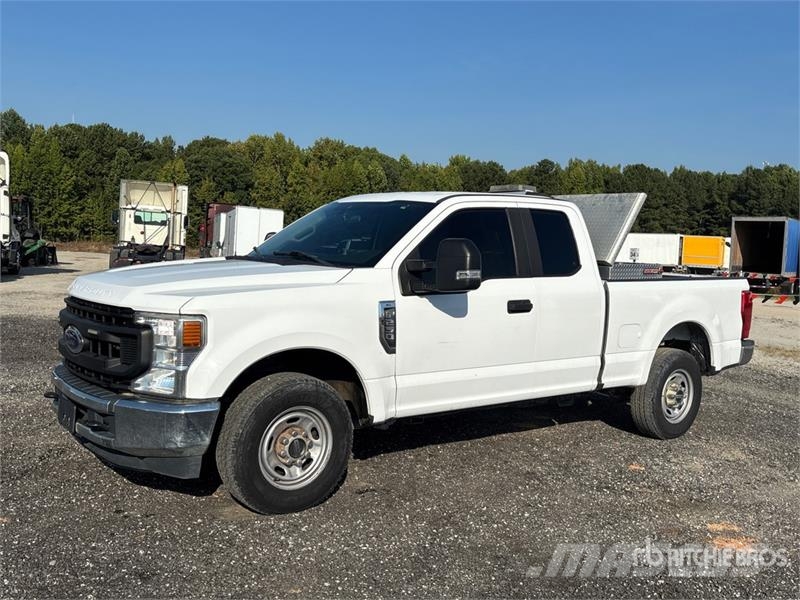 Ford F-250 XL 4x2 Extended Cab Pickup أخرى