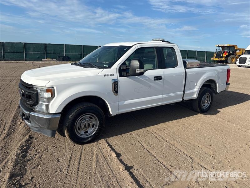 Ford F-250 XL 4x2 Extended Cab Pickup Otros