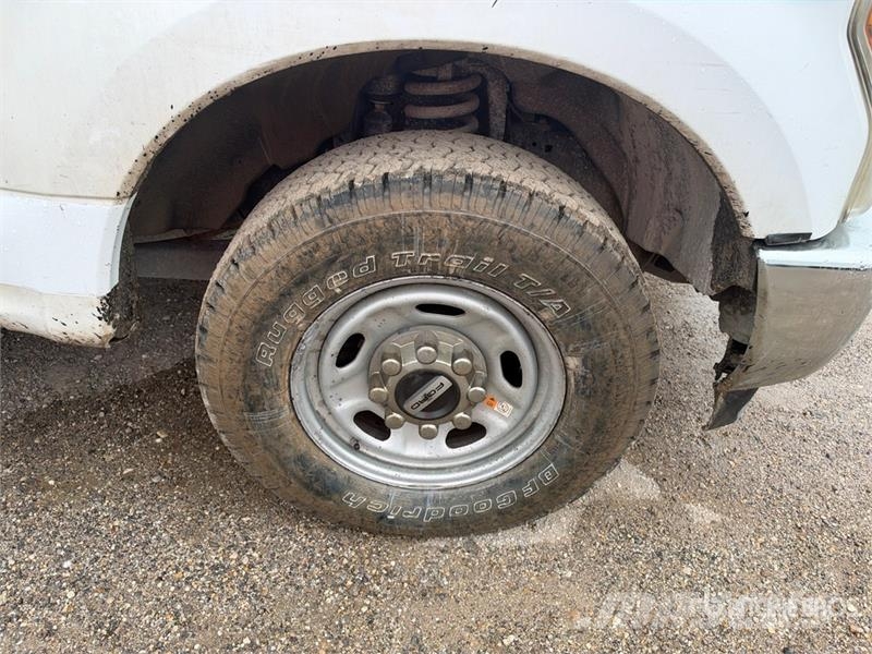 Ford F-250 XL 4x2 Extended Cab Pickup Egyéb