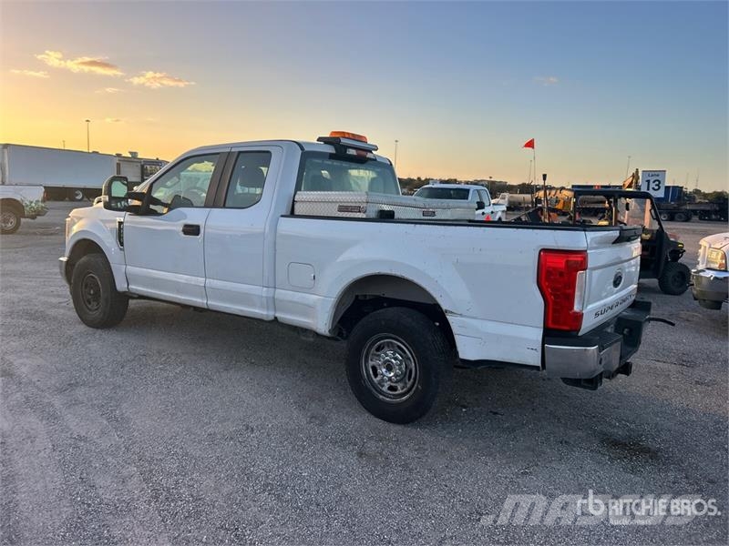 Ford F-250 XL 4x2 Extended Cab Pickup Furgoni altro