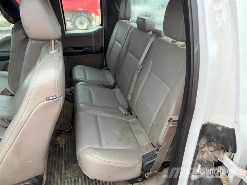Ford F-250 XL 4x2 Extended Cab Pickup Egyéb