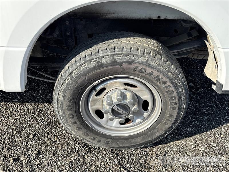 Ford F-250 XL 4x2 Extended Cab Pickup أخرى