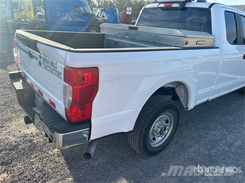Ford F-250 XL 4x2 Extended Cab Pickup Andre varebiler