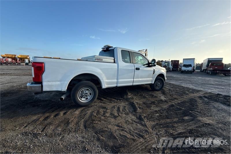 Ford F-250 XL 4x2 Extended Cab Pickup Прочие фургоны