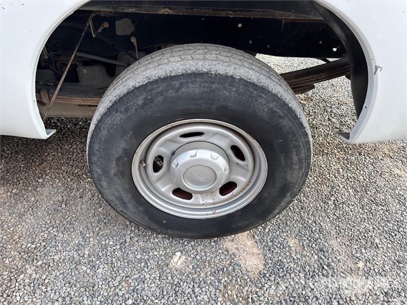 Ford F-250 XL 4x2 Pickup Andere Transporter
