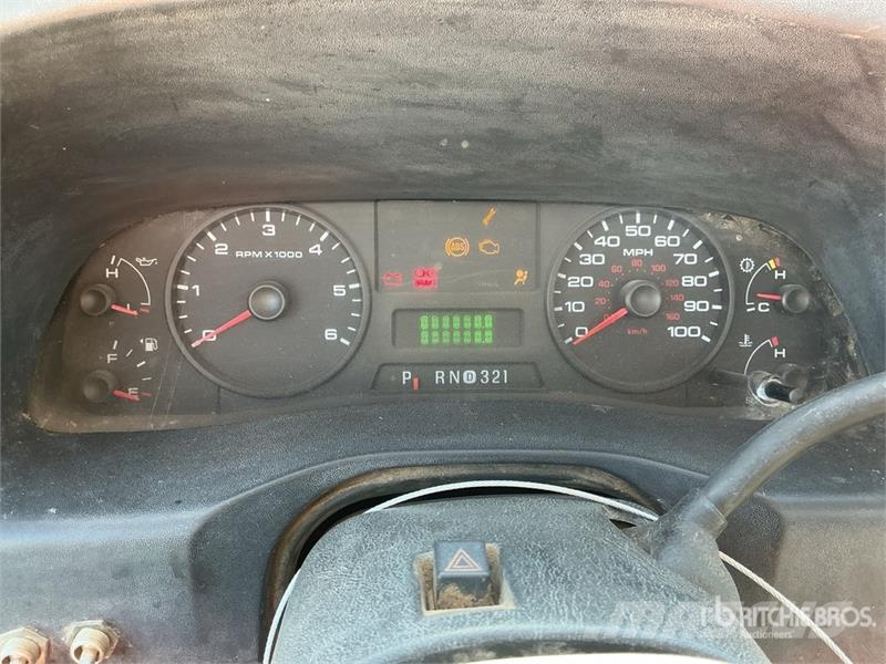Ford F-250 XL 4x2 Utility Truck 皮卡.傳統半斗卡車/側卸板