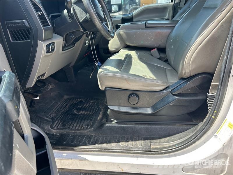 Ford F-250 XL 4x2 Utility Truck Pickup/planbiler