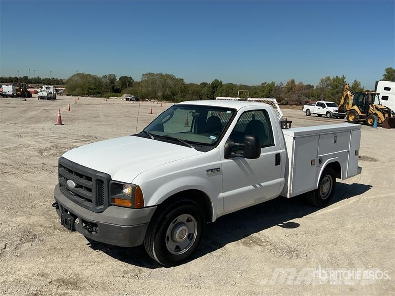 Ford F-250 XL 4x2 Utility Truck 皮卡.傳統半斗卡車/側卸板