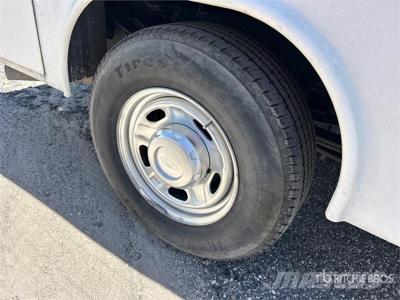 Ford F-250 XL 4x2 Utility Truck Pickup/planbiler