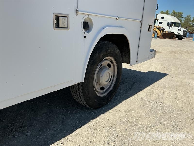 Ford F-250 XL 4x2 Utility Truck 皮卡.傳統半斗卡車/側卸板