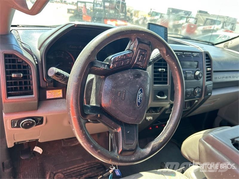 Ford F-250 XL 4x2 Utility Truck Pickup/planbiler
