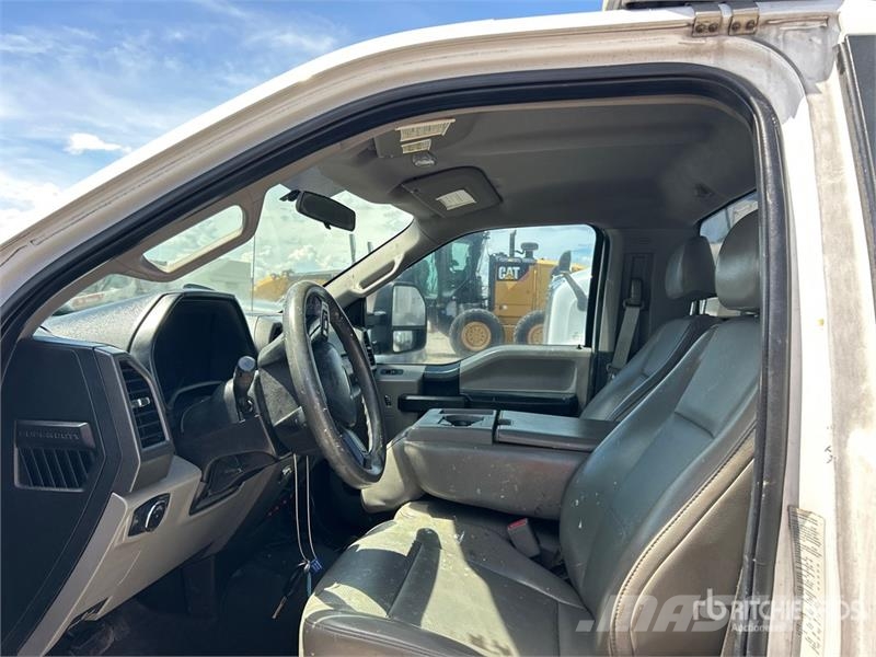 Ford F-250 XL 4x2 Utility Truck Pickup/planbiler