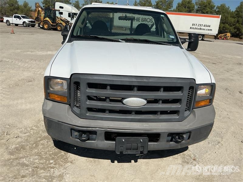 Ford F-250 XL 4x2 Utility Truck 皮卡.傳統半斗卡車/側卸板