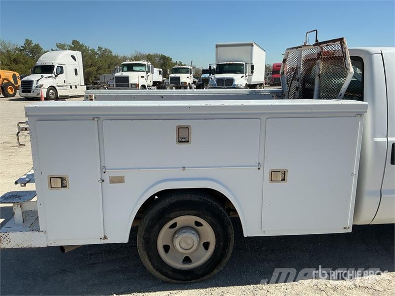 Ford F-250 XL 4x2 Utility Truck 皮卡.傳統半斗卡車/側卸板