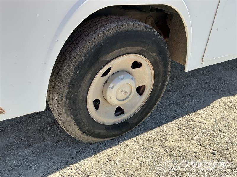 Ford F-250 XL 4x2 Utility Truck 皮卡.傳統半斗卡車/側卸板