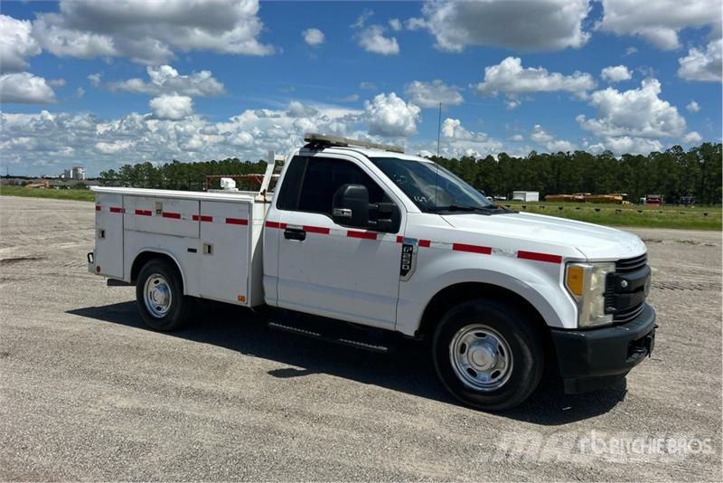 Ford F-250 XL 4x2 Utility Truck Pickup/planbiler
