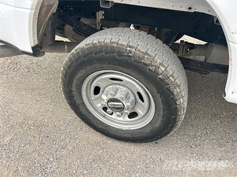 Ford F-250 XL 4x4 Crew Cab Pickup Muu