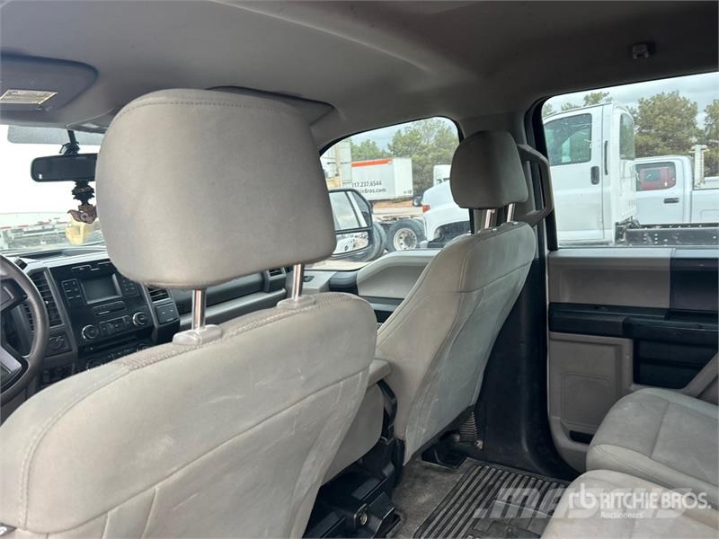 Ford F-250 XL 4x4 Crew Cab Pickup Muu