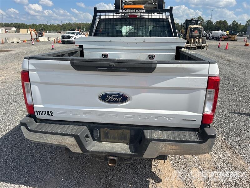 Ford F-250 XL 4x4 Crew Cab Pickup Ostalo