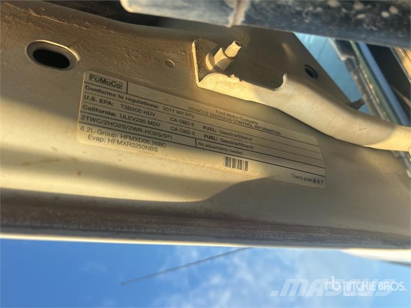 Ford F-250 XL 4x4 Crew Cab Pickup Diger