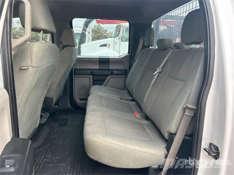 Ford F-250 XL 4x4 Crew Cab Pickup Muu