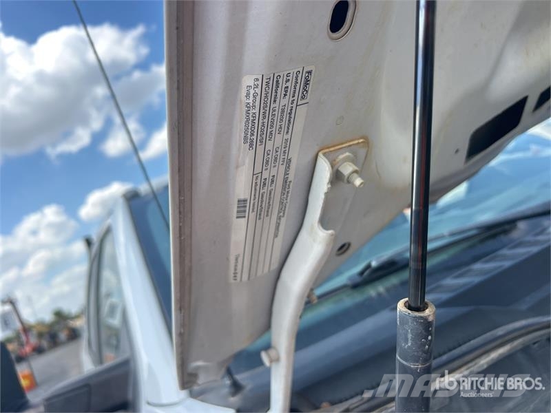 Ford F-250 XL 4x4 Crew Cab Pickup Ostalo