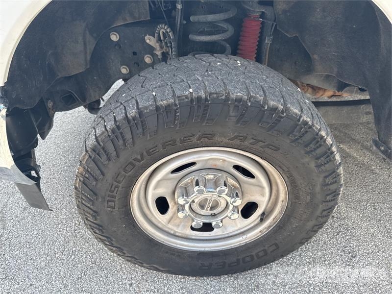 Ford F-250 XL 4x4 Crew Cab Service Truck Pilsētas atkritumvedēji