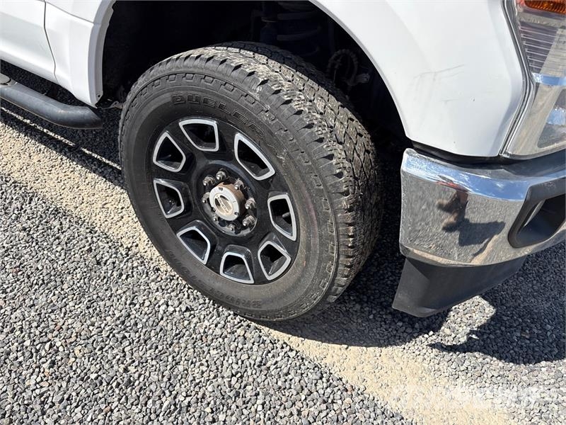 Ford F-250 XL 4x4 Crew Cab Pickup Ostalo