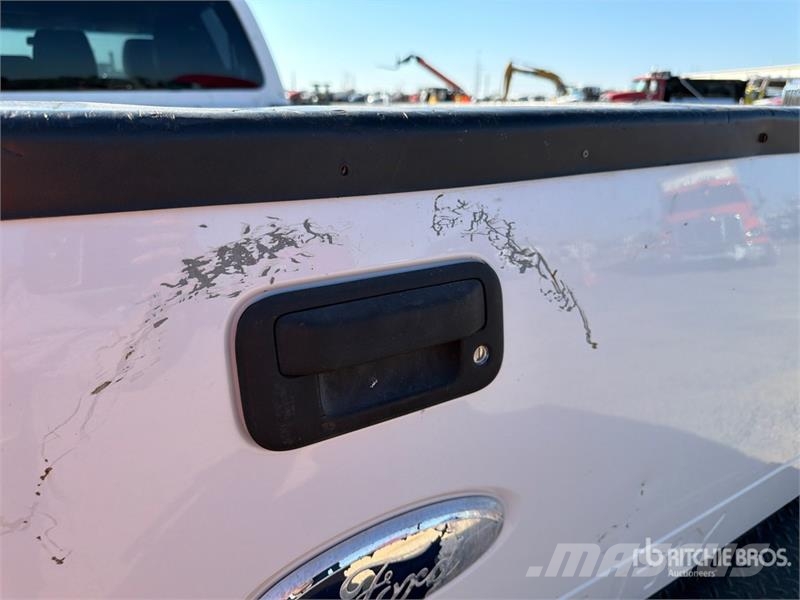Ford F-250 XL 4x4 Crew Cab Pickup Ostalo
