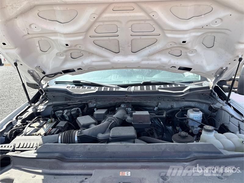 Ford F-250 XL 4x4 Crew Cab Pickup Ostalo