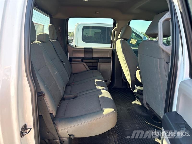 Ford F-250 XL 4x4 Crew Cab Pickup Ostalo
