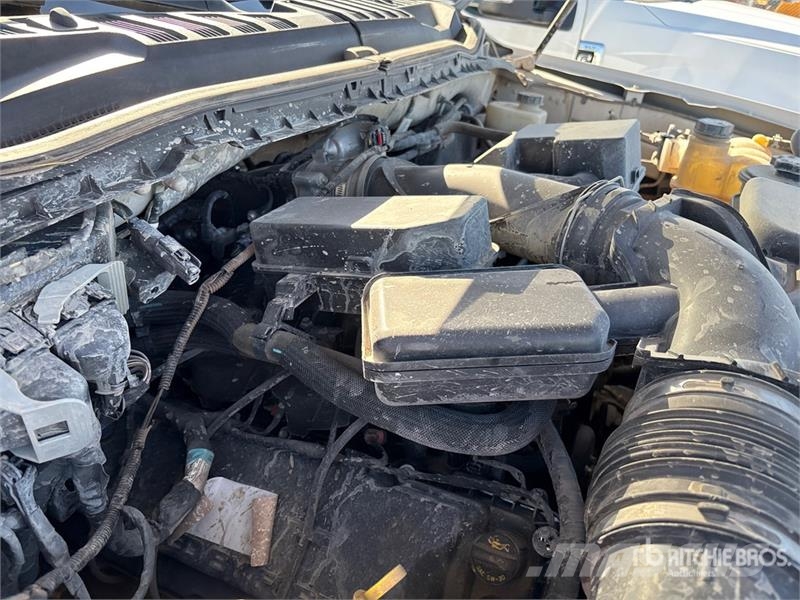 Ford F-250 XL 4x4 Crew Cab Pickup Ostalo