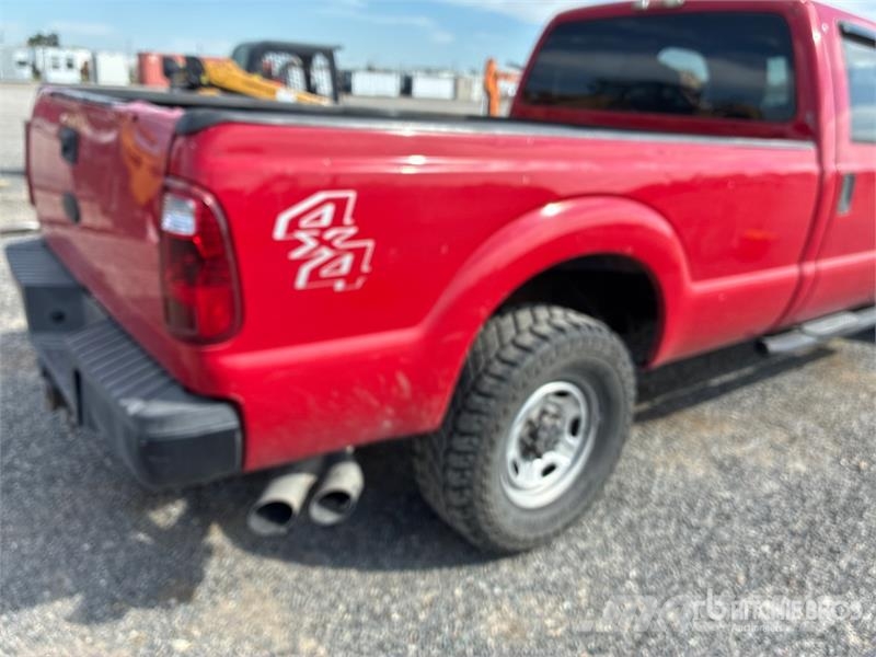 Ford F-250 XL 4x4 Crew Cab Pickup Ostalo