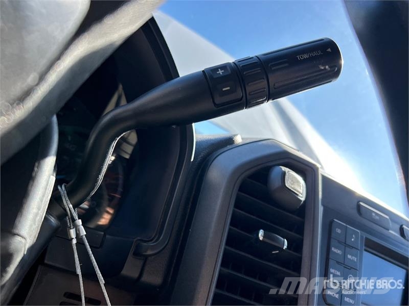 Ford F-250 XL 4x4 Crew Cab Pickup (Inoperable) Autre fourgon / utilitaire