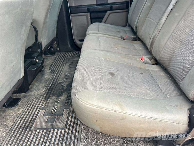 Ford F-250 XL 4x4 Crew Cab Pickup Muu