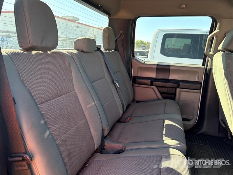 Ford F-250 XL 4x4 Crew Cab Pickup Ostalo