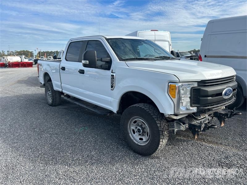 Ford F-250 XL 4x4 Crew Cab Pickup (Inoperable) その他