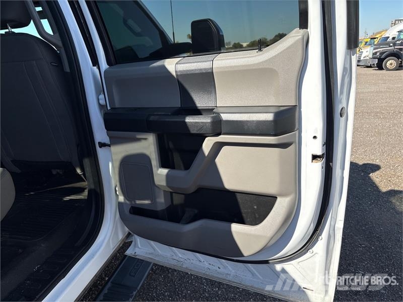 Ford F-250 XL 4x4 Crew Cab Pickup Ostalo