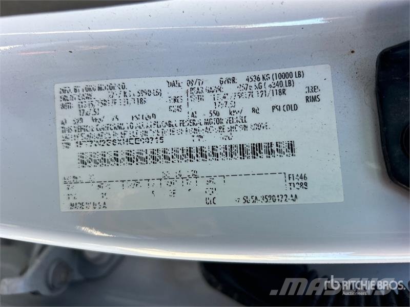 Ford F-250 XL 4x4 Crew Cab Pickup (Inoperable) Autre fourgon / utilitaire