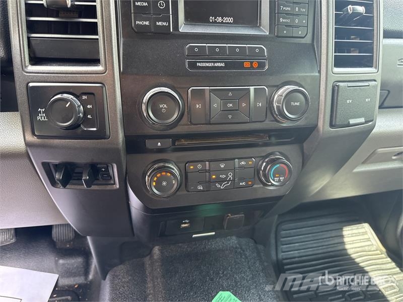 Ford F-250 XL 4x4 Crew Cab Service Truck Pilsētas atkritumvedēji