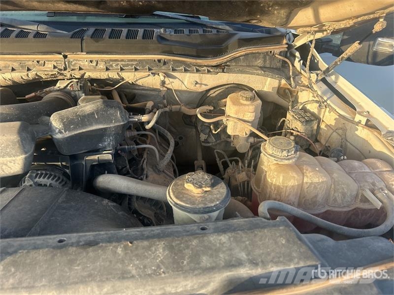 Ford F-250 XL 4x4 Crew Cab Pickup Diger