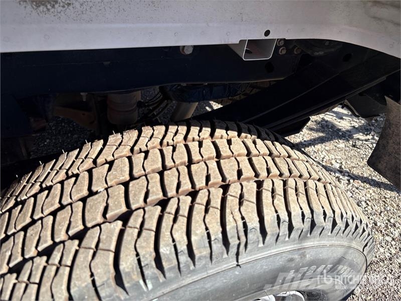 Ford F-250 XL 4x4 Crew Cab Pickup Ostalo