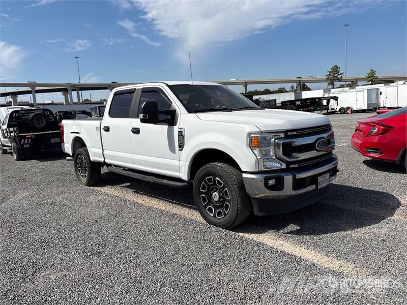 Ford F-250 XL 4x4 Crew Cab Pickup Ostalo