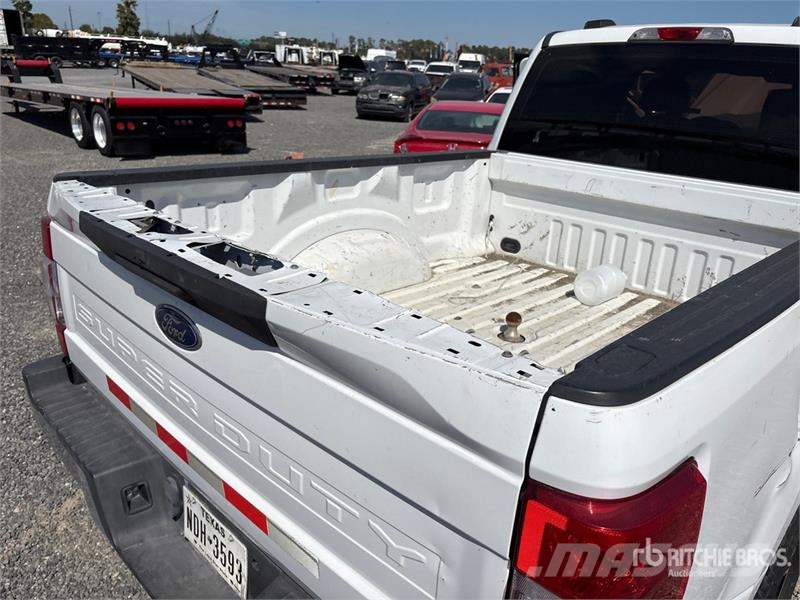 Ford F-250 XL 4x4 Crew Cab Pickup Ostalo