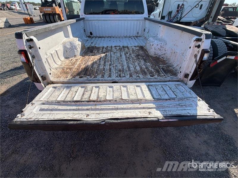 Ford F-250 XL 4x4 Crew Cab Pickup Ostalo
